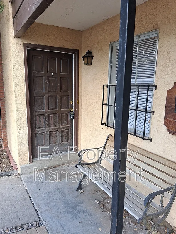 2 bed, 1.0 bath, 700 sqft, $945 — Photo 1