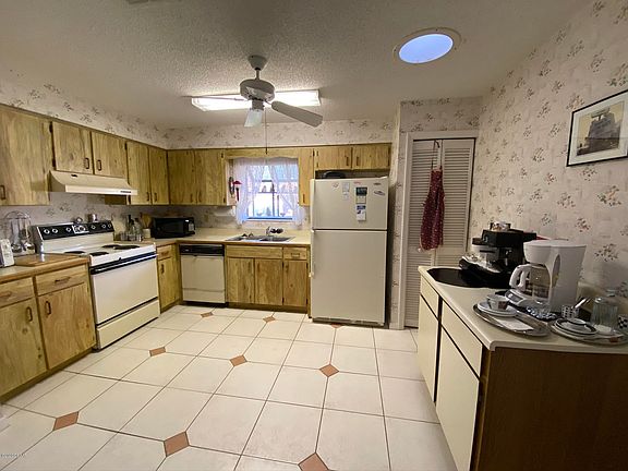 5th image of 902 Stonybrook Cir