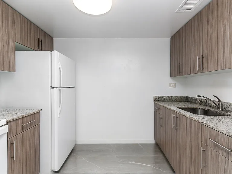 1007 W Prospect Rd — Photo 20