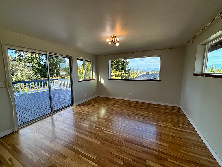 3257 Halverson Ave — Photo 6