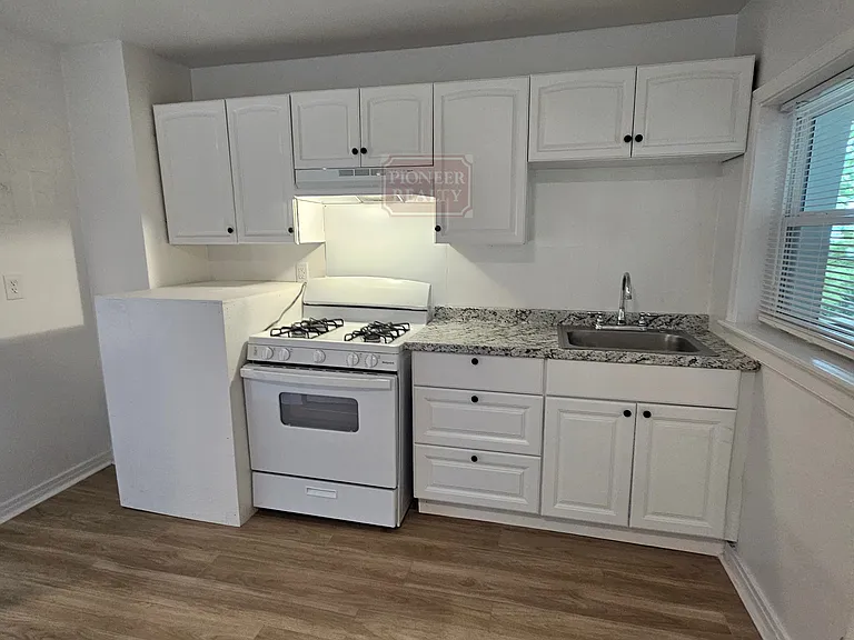 1408 Garber St — Photo 7