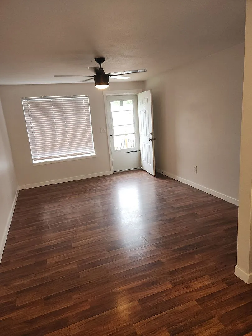Forest Hill Apartments — Photo 2