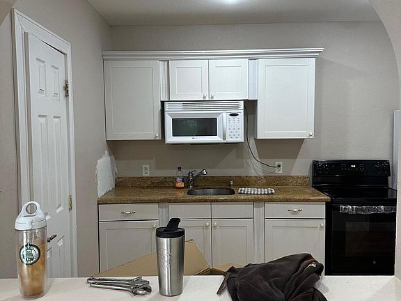 4th image of 272 SW 1st St #B