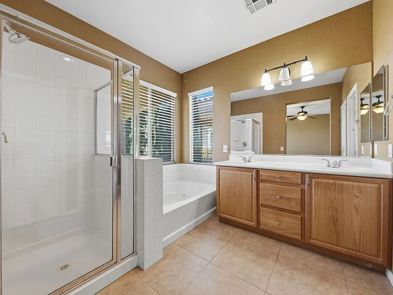 11825 Amistoso Ln — Photo 22