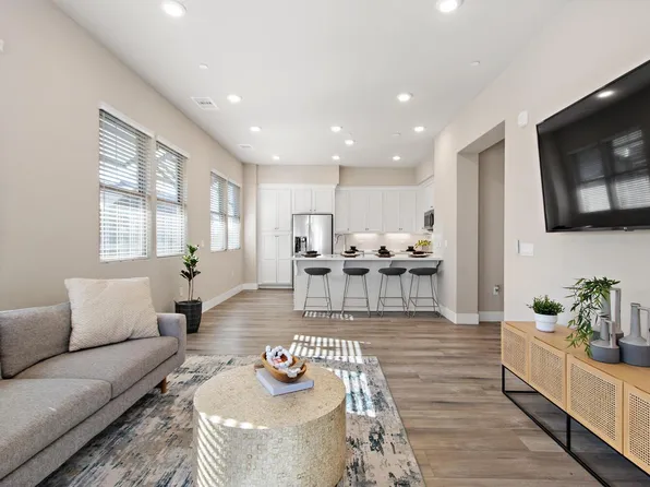 1661 Spring St #432, Davis, CA 95616