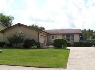 927 Kensington E, Dyer, IN 46311