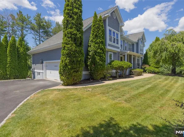 11 Gates Pl, Wayne, NJ 07470
