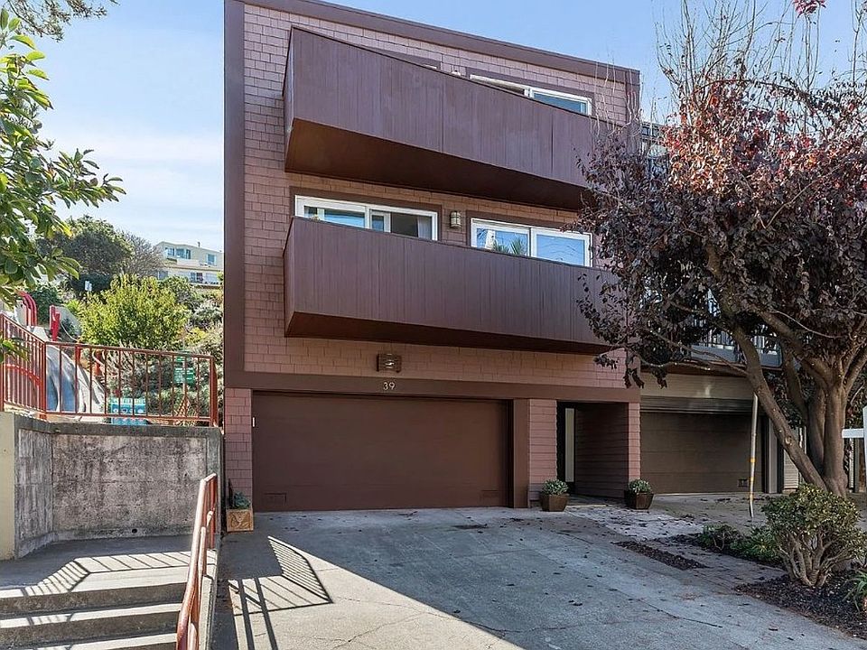 Exterior. Unit for rent is lower deck.