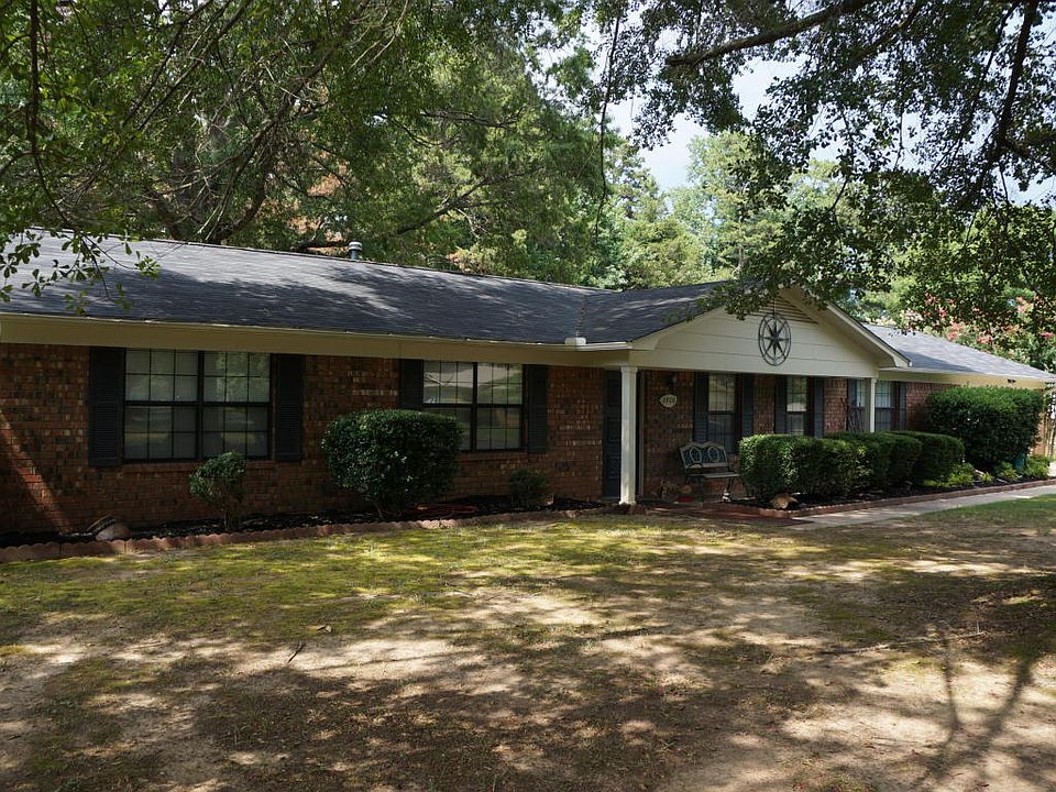 1st image of 2800 Camelot Dr