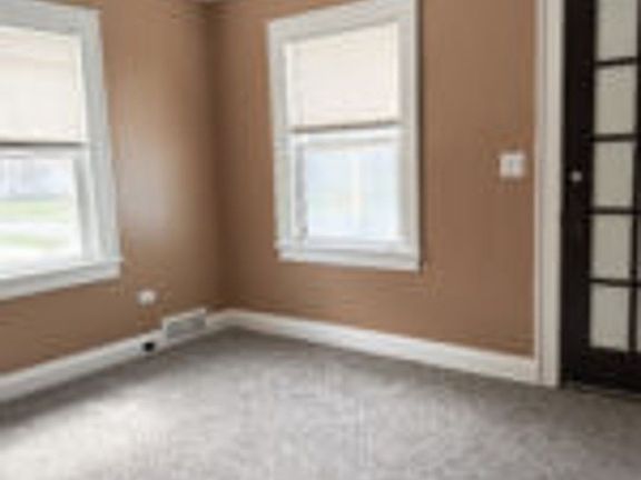 5th image of 402 N 38th Ave W #1