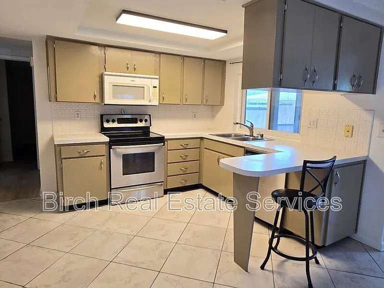 7435 Live Oak Ln — Photo 4
