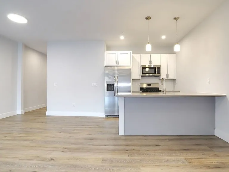 502 Broadway #301 — Photo 10