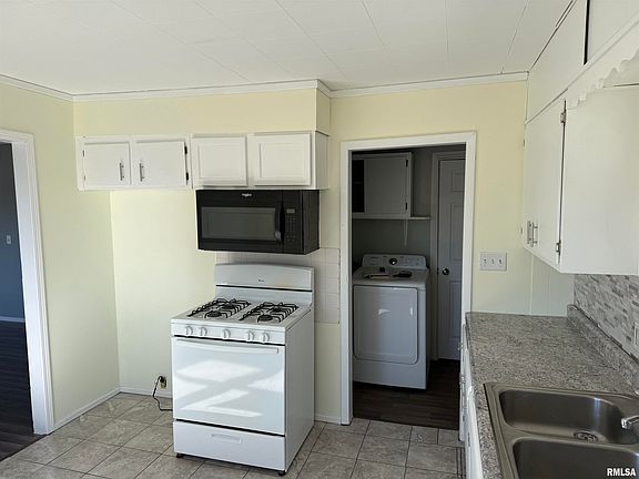 4th image of 208 W 10th Ave