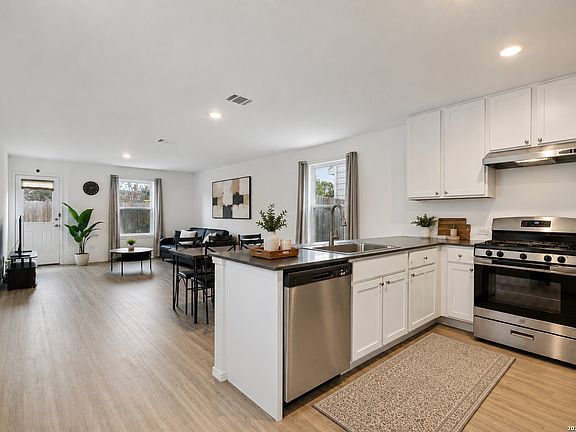 4th image of 10918 Presa Way