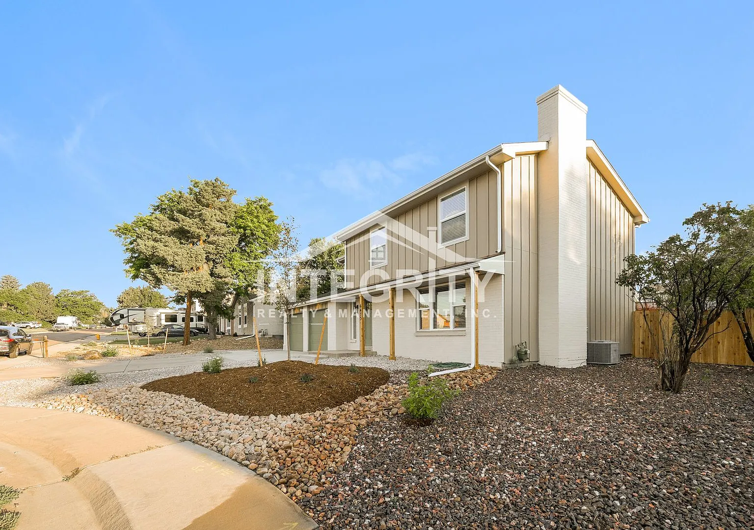 4 Bed/2.5 Baths, 1741 Sqft - 6475 W Kingsley Ave — Photo 2