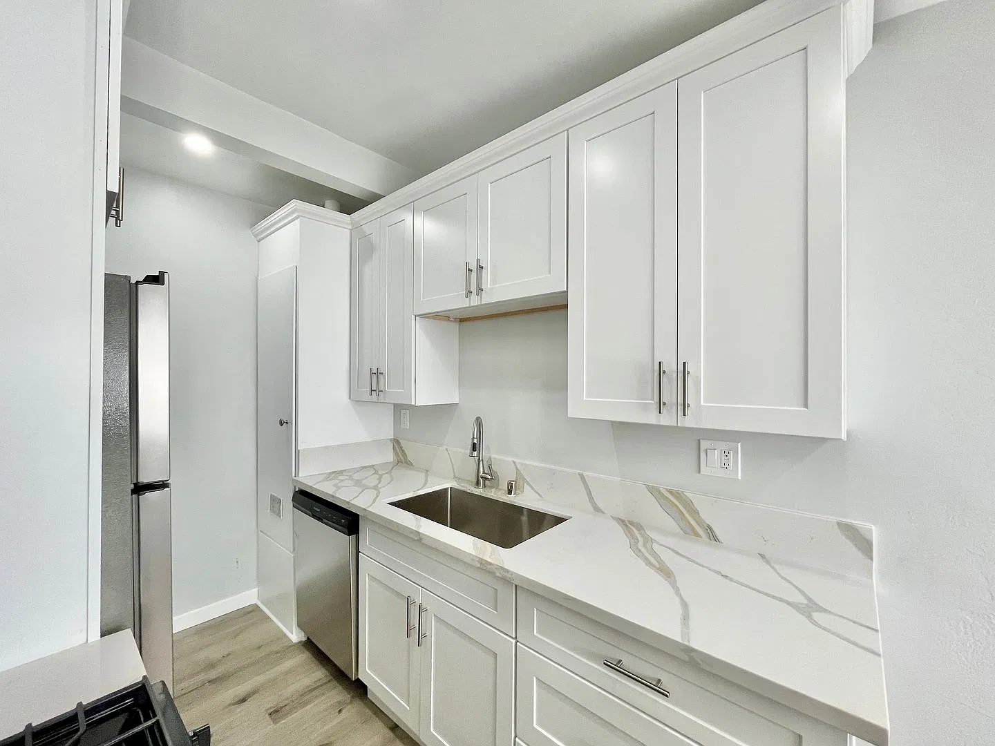 Newly Remodeled 1bd/1bth withA/C, Private Patio and Assigned Parking! — Photo 2