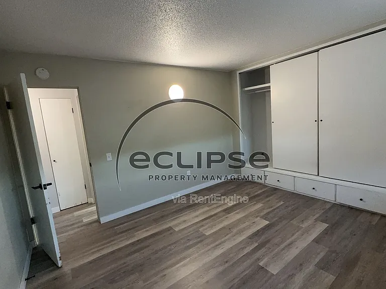 Summit View Apartments — Photo 175