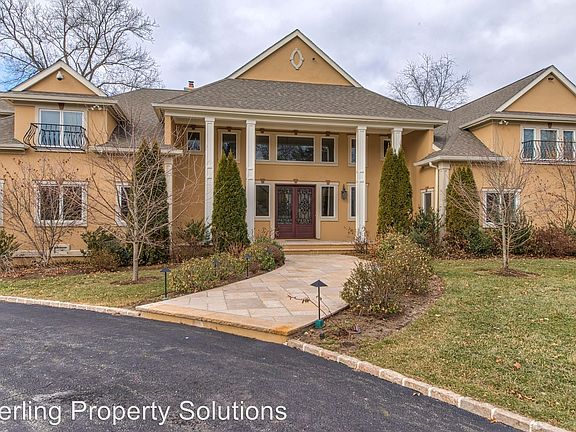 3rd image of 1 Knollwood Crst