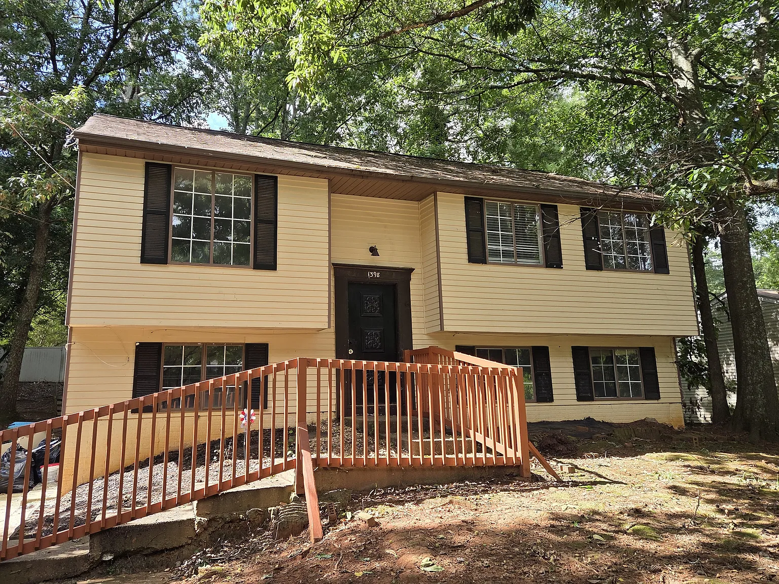 5 bed, 2600 sqft, $2,290 — Photo 1