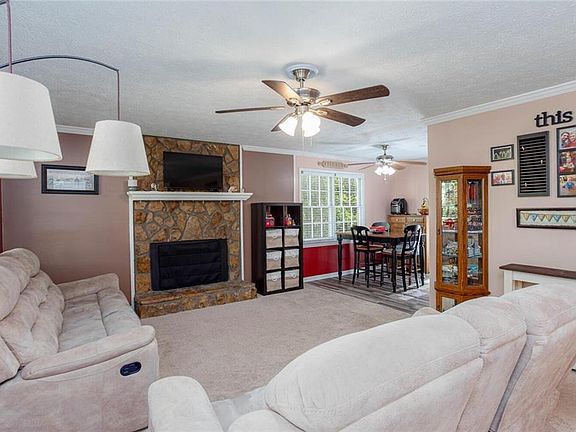 4th image of 396 Pine Acres Dr