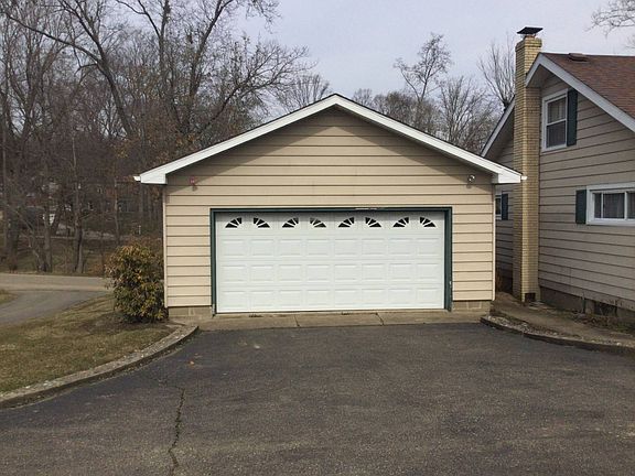 5th image of 64 Halley Dr