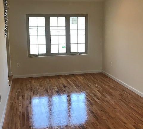 4th image of 84 Crabtree Ave
