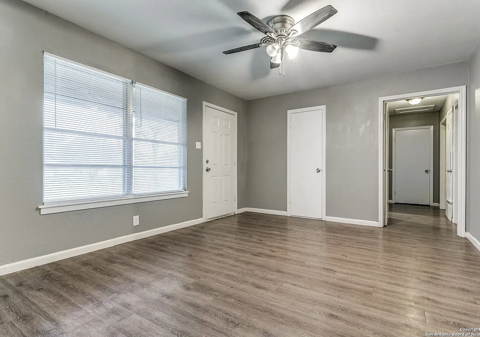 4714 Stoneleigh Dr — Photo 2