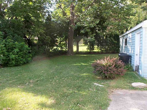 2nd image of 1823 Crestwood Ave