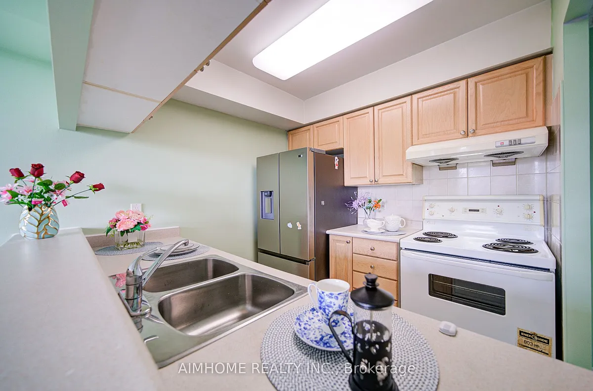 Building Photo - 18 Sommerset Way #1705