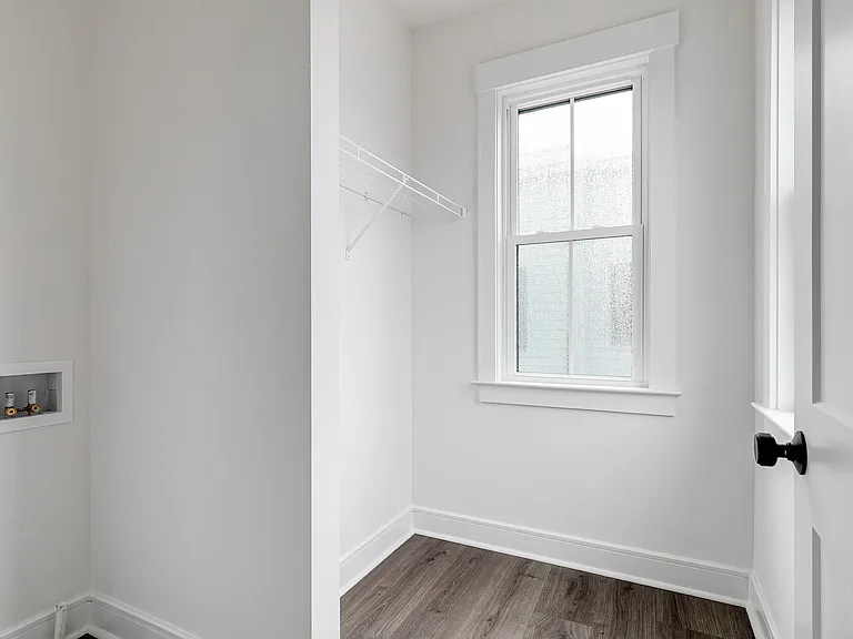 1827 W Cary St — Photo 16