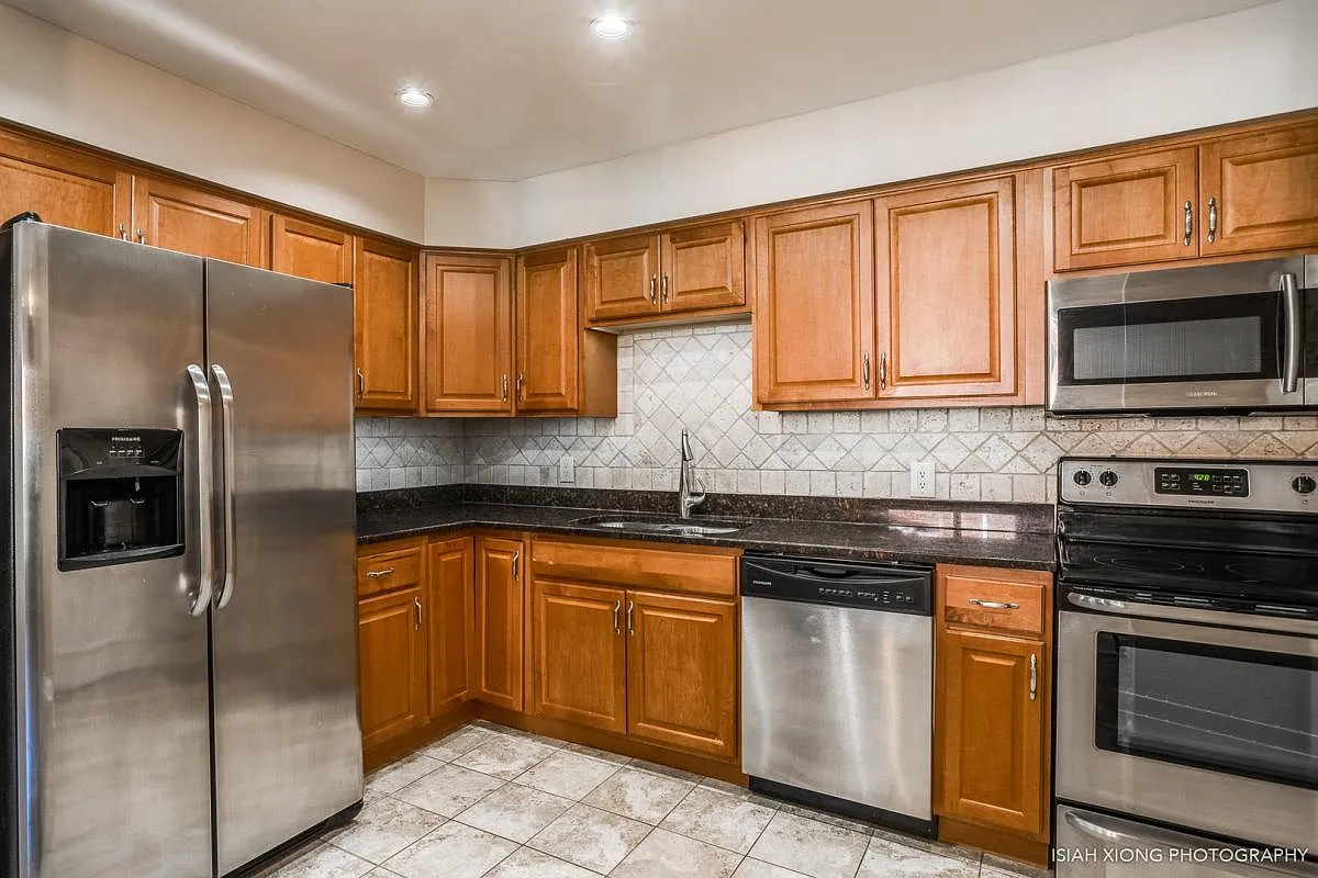 2 bed, 950 sqft, $1,900 — Photo 4