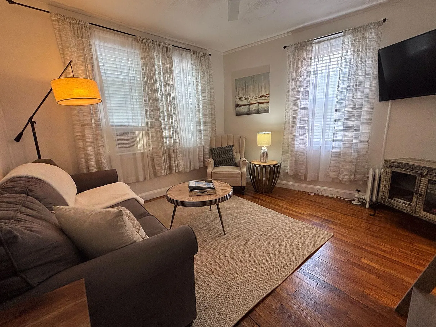 1 bed, 1.0 bath, 495 sqft, $4,560 — Photo 3