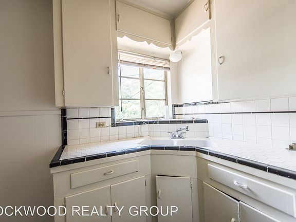 5th image of 103 W Oakview Pl APT 02