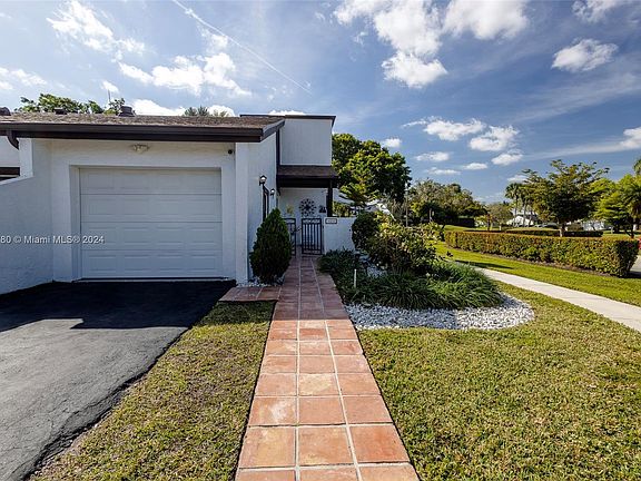4th image of 16818 Royal Poinciana Dr