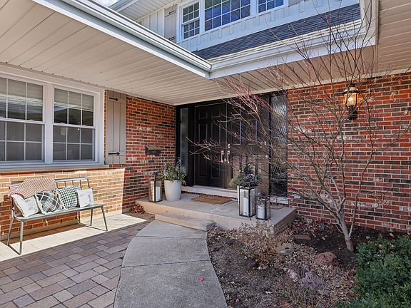 2nd image of 1285 Warwick Ct