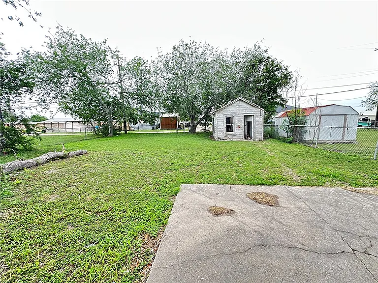 921 Oak St — Photo 24