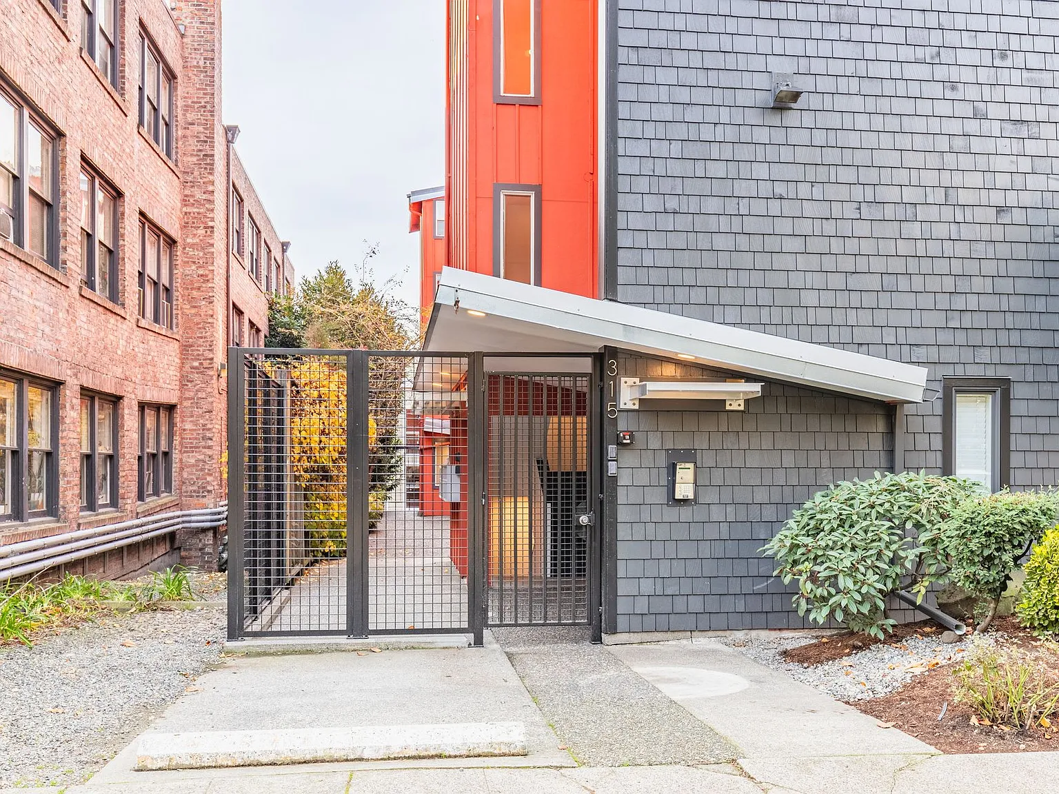 Thunderbird Apartments — Photo 3