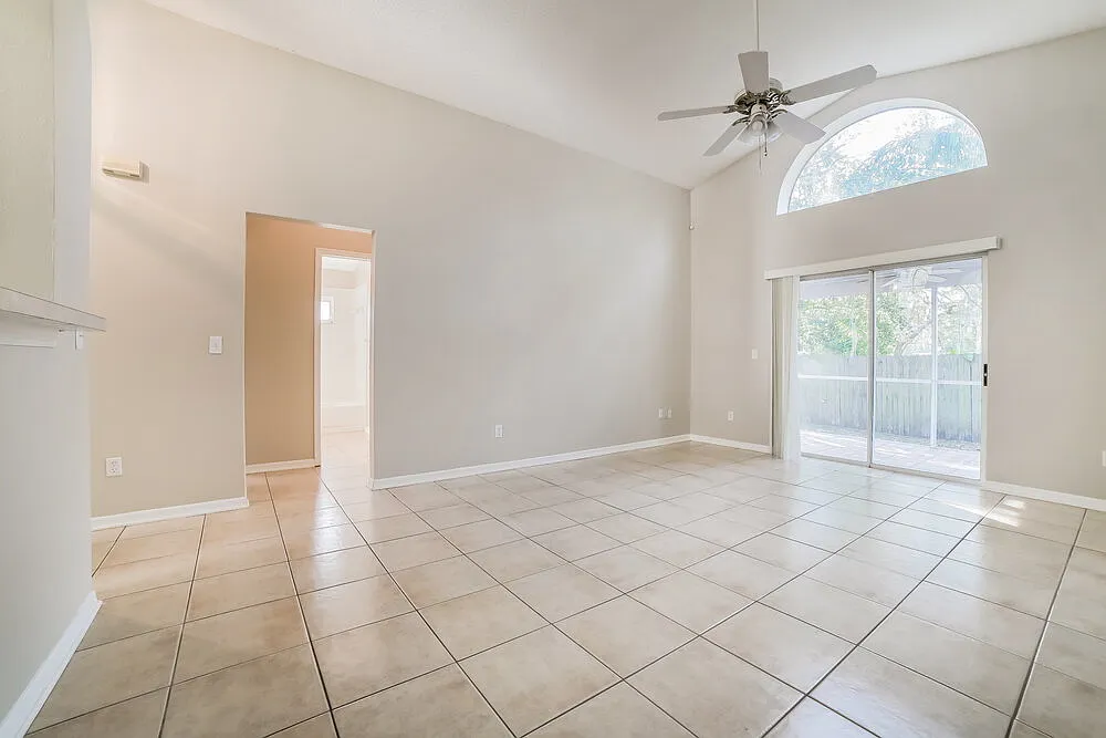 3 bed, 2.0 bath, 1135 sqft, $2,020 — Photo 3