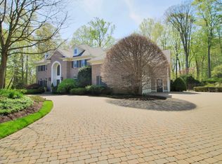 1 Clarksmith Dr, Westwood, NJ 07675