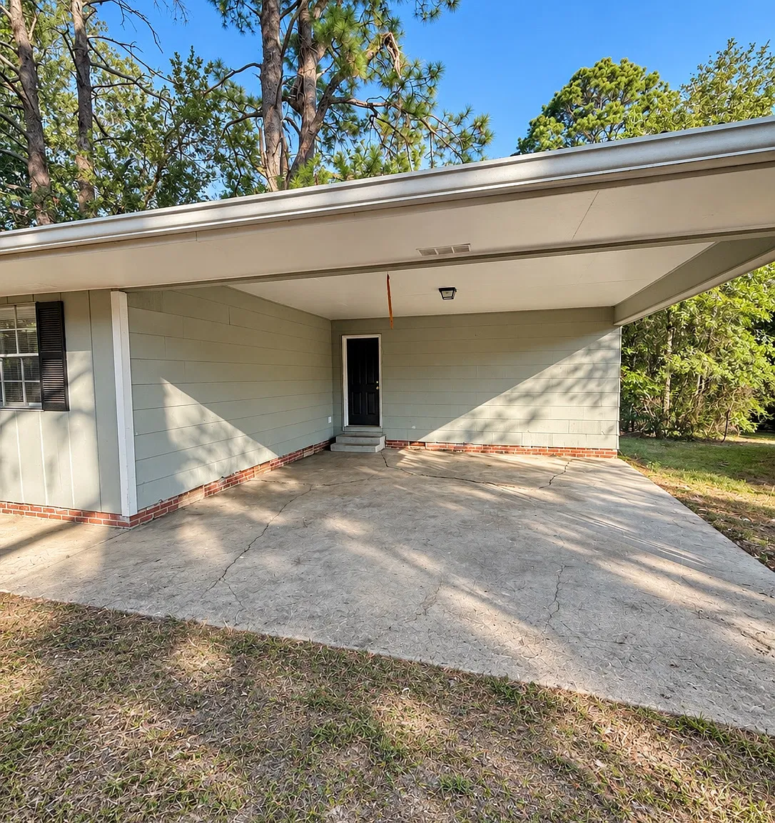 3 bed, 1.5 bath, 1330 sqft, $1,350 — Photo 2