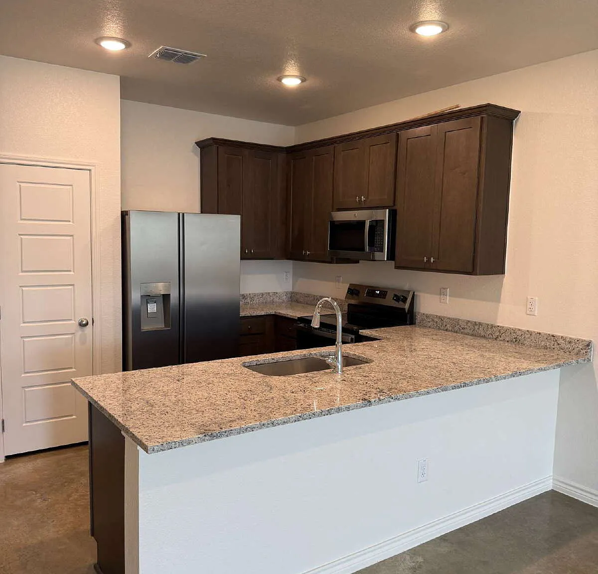 3 bed, 2.0 bath, 1175 sqft, $1,550 — Photo 3