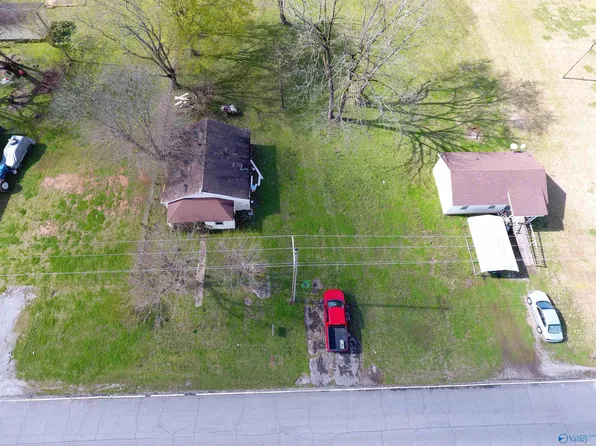 1207 W Montgomery Ave, Sheffield, AL 35660