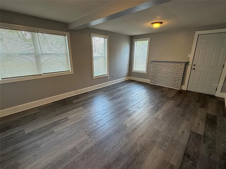 313 S Palm Ave — Photo 2