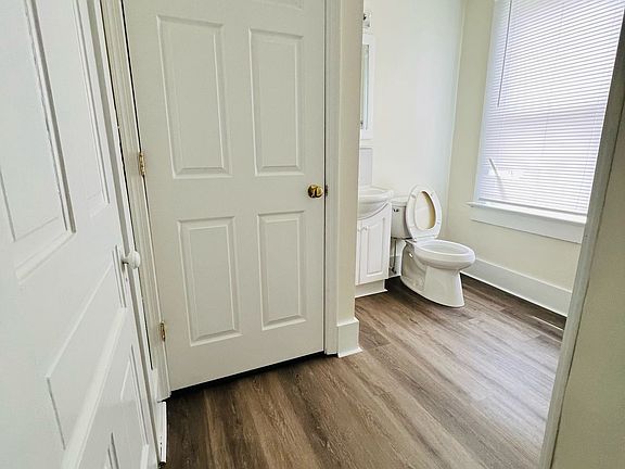 5th image of 701 E Piedmont St