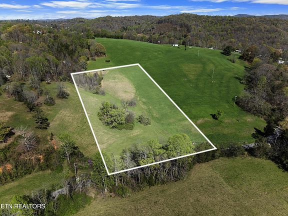 2nd image of 735 Alder Springs Rd