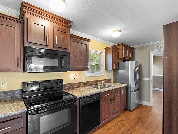 5th image of 9 Topsail Ln.