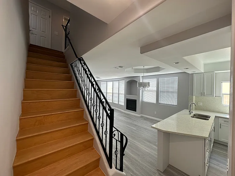 5224 Corteen Pl #4 — Photo 11