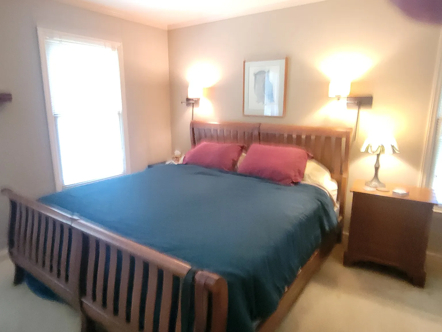 4 bed, 2.5 bath, 2201 sqft, $2,400 — Photo 2