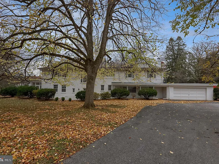 226 E Caracas Ave — Photo 58