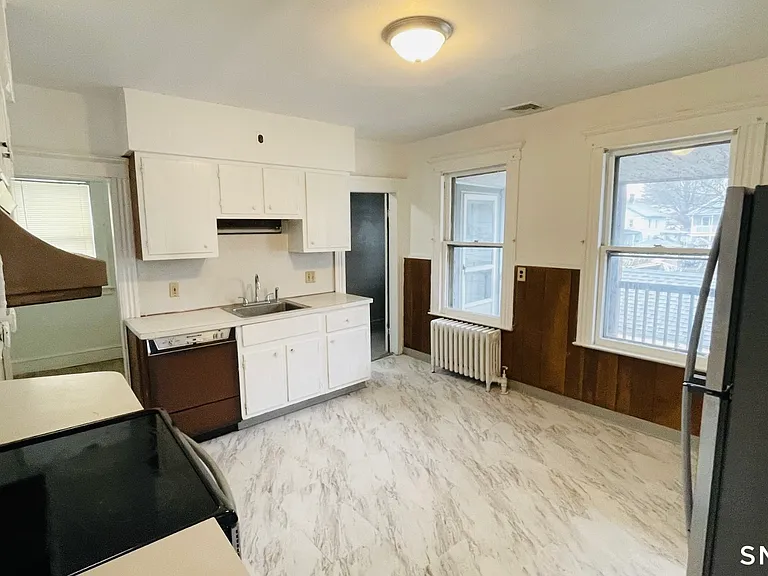 58 E Pearl St — Photo 3